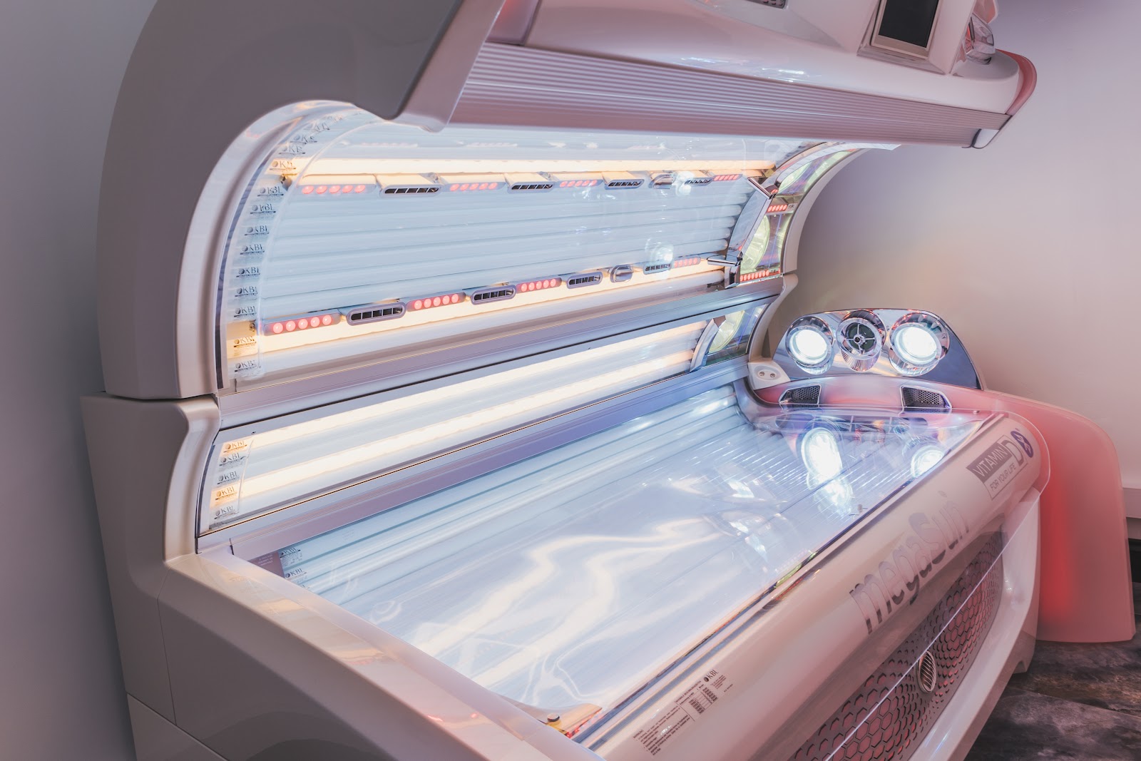 MegaSun 7800 at Tan Eazy, Sevenoaks